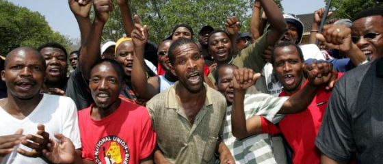 Cel mai mare producator de platina din lume a concediat, vineri, 12.000 de angajati