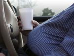 Consumul de carburant, influentat de greutatea soferului. Cat cheltuiesc in plus pe benzina persoanele supraponderale
