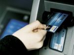 Romanii nu au incredere in tranzactiile online: fac doar 6 plati cu cardul anual. In Marea Britanie se fac de 20 de ori mai multe
