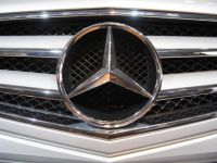
	Veteranul Mercedes pierde teren pe segmentul masinilor de lux. Rivalii vin tot din Germania
