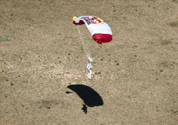 Austriacul Felix Baumgartner i-a dat aripi. Cat valoreaza Red Bull, dupa ce a sponsorizat saltul din stratosfera