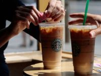 
	Starbucks deschide joi o noua cafenea si ajunge la zece unitati in Romania. Pana la sfarsitul anului, compania vrea sa-si dubleze reteaua pe piata locala
