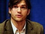 Ashton Kutcher este cel mai bine platit actor de televiziune in 2012. Topul Forbes