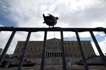 Dincolo de proteste, grecii si spaniolii scriu povesti de supravietuire