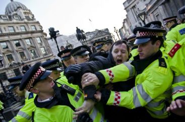 Zeci de mii de persoane protesteaza la Londra impotriva austeritatii