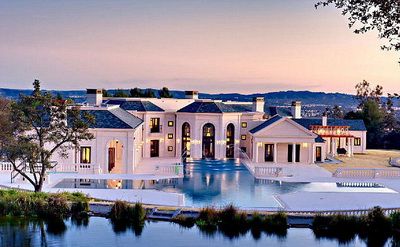 Vizita intr-una dintre cele mai scumpe case din lume: cinema 3D, piscine si salon de poker. Pret: 79 milioane dolari. GALERIE FOTO