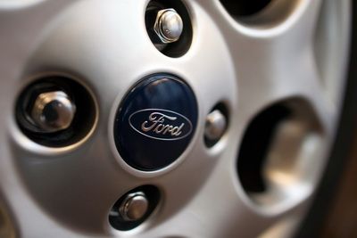 Ford inchide, pentru prima oara in ultimii 10 ani, trei fabrici din Europa. Pierderile vor depasi 1,5 miliarde
