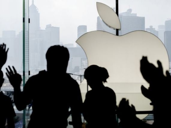 Apple reorganizeaza conducerea. Doi manageri importanti pleaca din companie