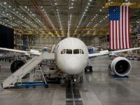 
	Gigantul Boeing 787 Dreamliner, cel mai luxos avion din lume, a plecat in prima sa cursa

