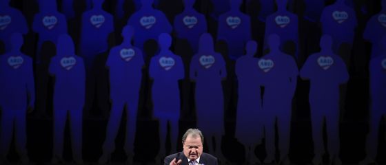 Scad taxele si cresc lefurile. Ce spun politicienii ca vor face imediat ce castiga alegerile