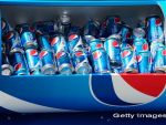 Pepsi imbraca haine noi iarna aceasta. Nu vei mai recunoaste sticlele cunoscutei bauturi