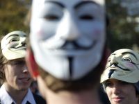 
	3 membri ai gruparii Anonymous, trimisi in judecata pentru terorism cibernetic

