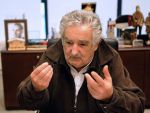 Cel mai sarac presedinte al lumii isi doneaza toate veniturile. Saraci sunt aceia care vor mereu mai mult
