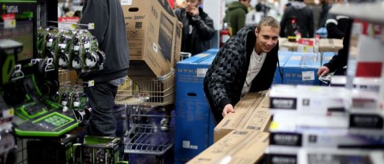 Black Friday, ziua in care magazinele vand in cateva ore cat pentru saptamani intregi