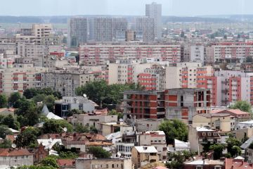 Dezvoltatorii imobiliari se uita lung dupa clienti. Cat de mult au scazut preturile locuintelor in ultimii 4 ani