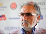 Cel mai bogat roman investeste in fotbal. Ion Tiriac vrea sa cumpere un club din Germania
