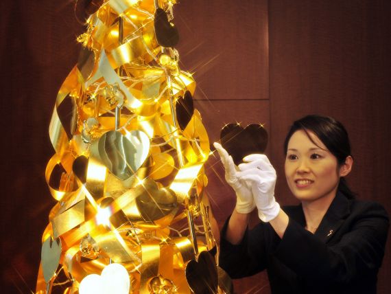 Un brad de Craciun din aur, in valoare de 4,2 milioane de dolari, pus in vanzare la Tokyo