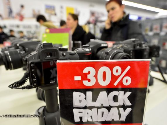 Black Friday in SUA, marcat de greve, amenintari cu pistolul si batai in mall-uri. Vanzari de 5.000 produse/secunda