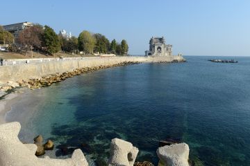 Ce-i lipseste statiunii Mamaia ca sa concureze cu Saint Tropez. Portul Constanta ar putea atrage strainii bogati ca un magnet