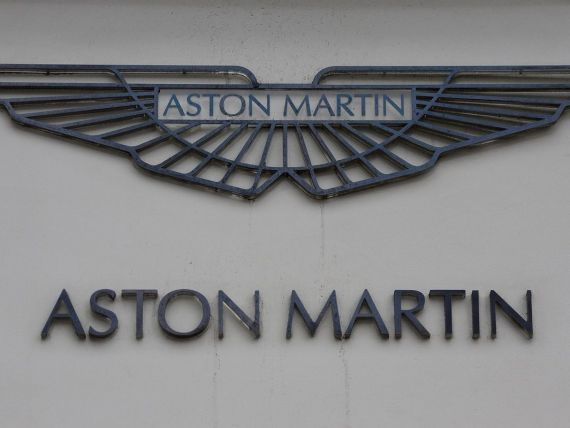 Aston Martin este de vanzare. Grupul indian Mahindra si fondul Investindustrial au depus oferte de preluare