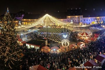 Atmosfera vieneza la Sibiu. S-a deschis Tragul de Craciun din centrul orasului