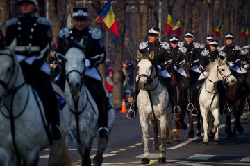 La multi ani, Romania! Peste 1500 de militari si tehnica militara au participat la parada de Ziua Nationala, 1 Decembrie