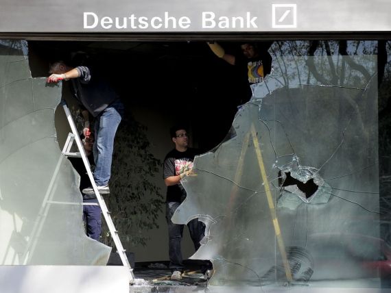 Ce a ascuns Deutsche Bank in timpul crizei financiare. Trei fosti angajati au sesizat SUA