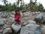 Supravietuitorii taifunului Bopha din Filipine jefuiesc magazine, din cauza foametei