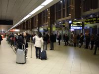 Cu biletul de avion pe tren. Calatorii care aterizeaza pe Aeroportul Otopeni ar putea ajunge gratuit cu trenul in Bucuresti