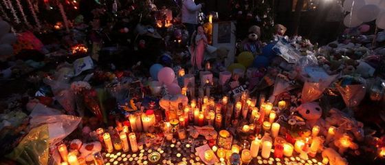 Profesorii, partasi fara voie la masacrul din Conneticut. Producatorul armelor folosite de criminal, finantat dintr-un fond al cadrelor didactice