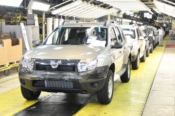 Angajatii Dacia obtin majorari salariale de 180 de lei si o prima de 1.400 lei, pentru rezultatele de anul trecut