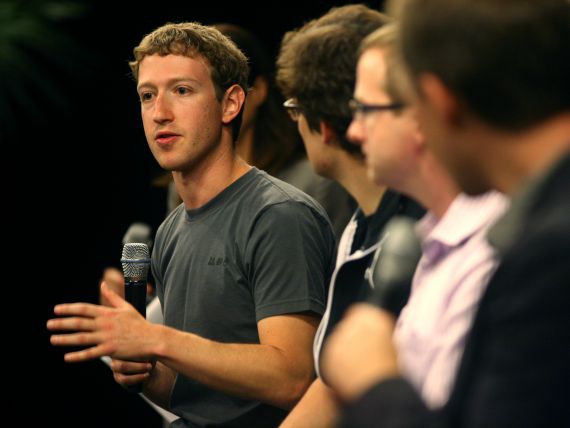 CEO-ul Facebook doneaza 500 milioane de dolari unei fundatii din Silicon Valley