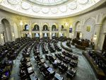 Amnistierea pensionarilor si a mamelor nu a mai fost votata. Sesiunea extraordinara a Senatului, suspendata din lipsa de cvorum dupa ce ACL a parasit sala