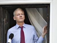 Julian Assange anunta ca WikiLeaks va publica un milion de documente in 2013