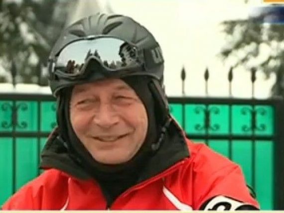 Basescu ironizeaza Guvernul de pe snowmobil: Cred ca va fi un an formidabil pentru romani, daca analizam programul de guvernare