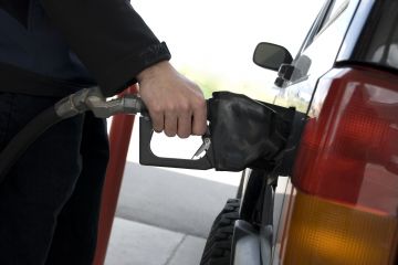 Gazprom a intrat pe piata romaneasca. Romania, prima tara din UE in care gigantul petrolier vinde nu doar gaz, ci si carburant