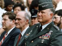 Gen. Norman Schwarzkopf, supranumit Ursul si erou al razboiului din Golf, a murit