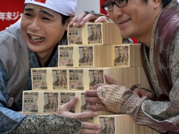 Ce e in spatele prabusirii dramatice a yen-ului japonez. Povestea economica ce a atras atentia intregii lumi