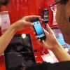 Gadgeturile care au revolutionat anul 2012: Pielea antiglont si telefoanele mobile rezistente la apa. VIDEO