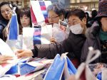 In Japonia se vand genti norocoase . Retailerii au starnit isterie in magazine
