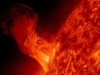 Aproximativ 28 de eruptii solare, inregistrate in ultima saptamana. Pot perturba sistemele de comunicatii