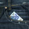 Guvernul cheltuieste mai mult cu bugetarii in 2013. Salariul minim pe economie ar putea creste