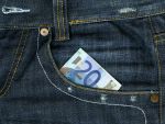 Guvernul ingheata din nou salariile bugetarilor, doar in Educatie si Sanatate mici cresteri. Interzice primele, tichetele de masa si banii pentru munca suplimentara