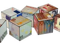 
	Seful Eurogroup: Statele din uniunea monetara ar trebui sa stabileasca un salariu minim comun
