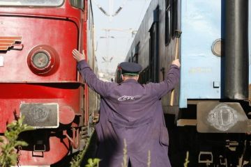 Trenurile n-au plecat din gari miercuri dimineata. Oprite in statii, pentru ca angajatii nu si-au primit salariile din decembrie