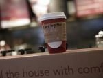 Cafea gratuita pentru fiecare pasager somnoros. Cum isi castiga publicitarii clientii din aeroporturi