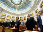 Banii Parlamentului pe 2013 s-au impartit astazi pana la ultimul leu. Deputatii si senatori, nemultumiti, spera la o rectificare