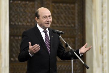 Basescu: Sunt gata sa-mi depun mandatul odata cu cei 588 de parlamentari, pentru alegeri simultane