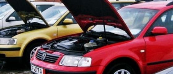 Dupa ce a incasat un impozit ilegal, Guvernul ii despagubeste pe romani in rate. Taxa auto, contestata la tribunal, va fi restituita in 5 ani, cate 20% pe an