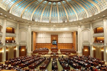 Parlamentarii au votat pentru eliminarea pensiilor speciale